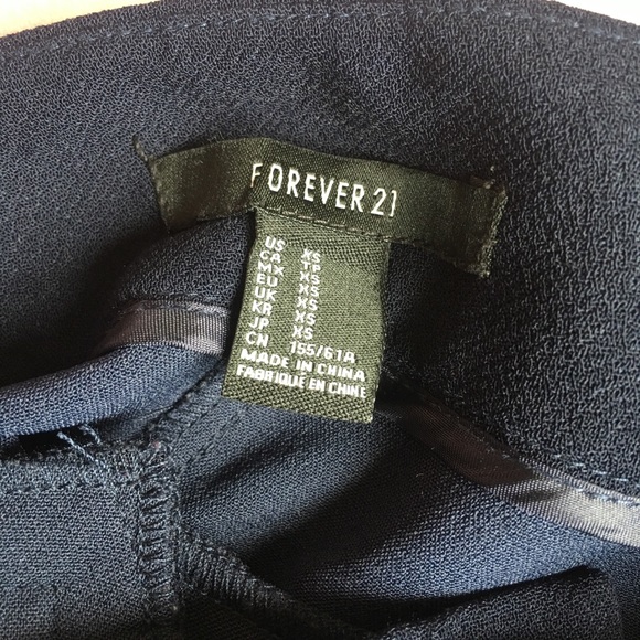 F21 Navy pleated high waisted shorts - Picture 5 of 8